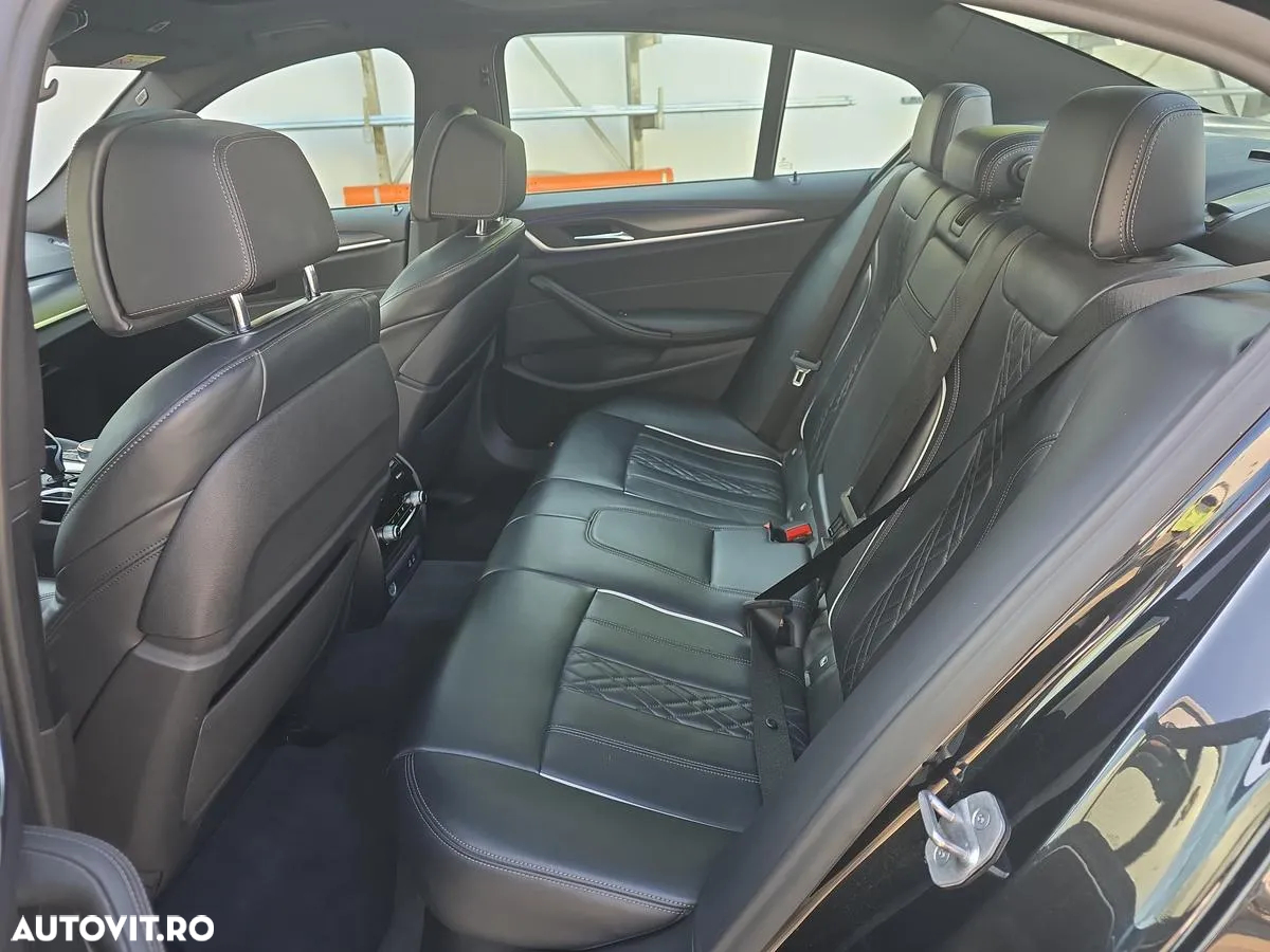 BMW Seria 5 530d xDrive AT MHEV - 17