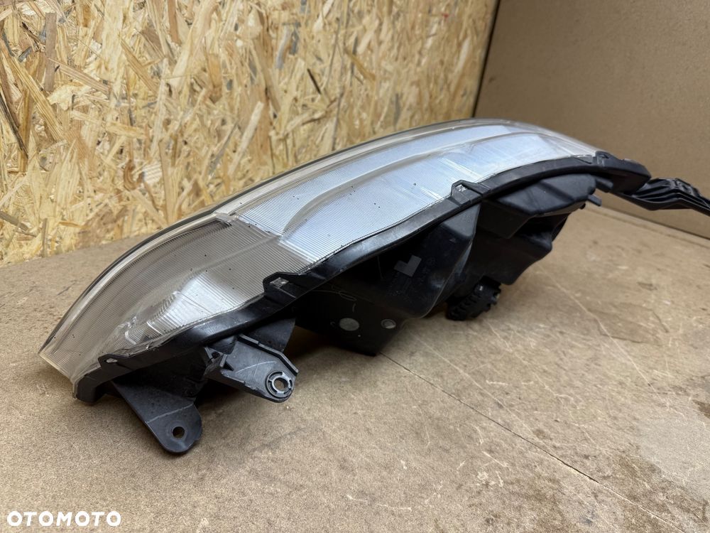 LAMPA PRZÓD PRAWA PRZEDNIA PRAWA SOCZEWKA ZWYKŁA SUZUKI VITARA III KOITO 100-18097 - 9
