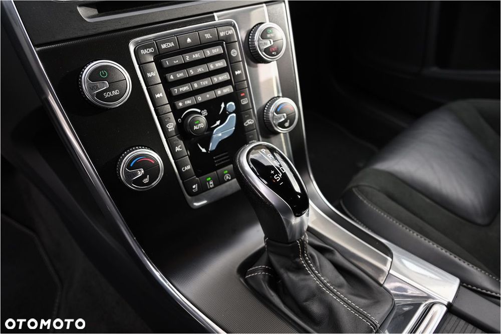 Volvo V60 D5 Geartronic RDesign - 28