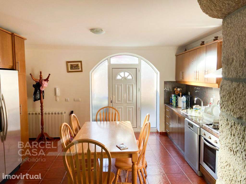 Moradia T2 individual, mobilada e equipada, junto à Estrada Naciona... - Grande imagem: 5/16