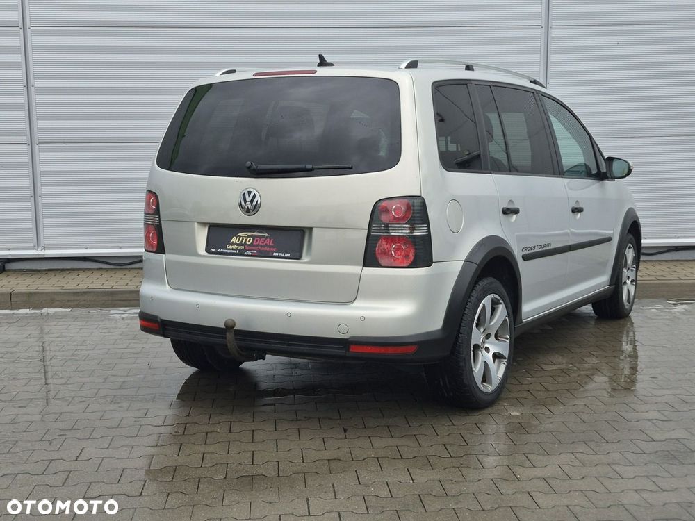 Volkswagen Touran - 11
