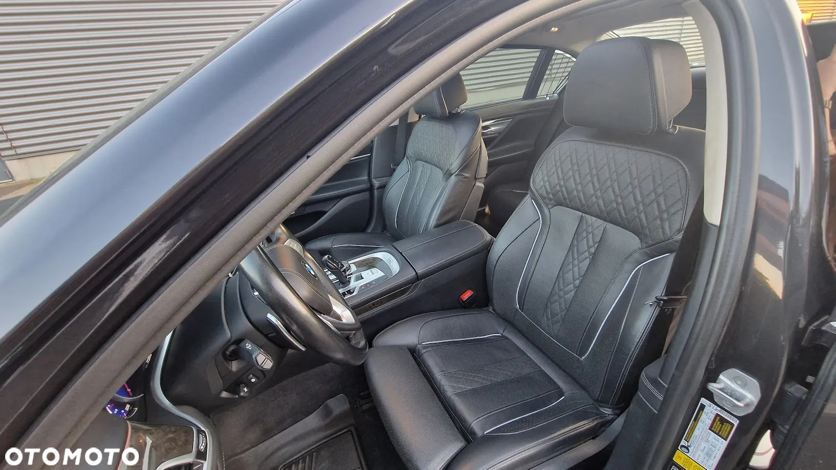 BMW Seria 7 750Li xDrive - 24