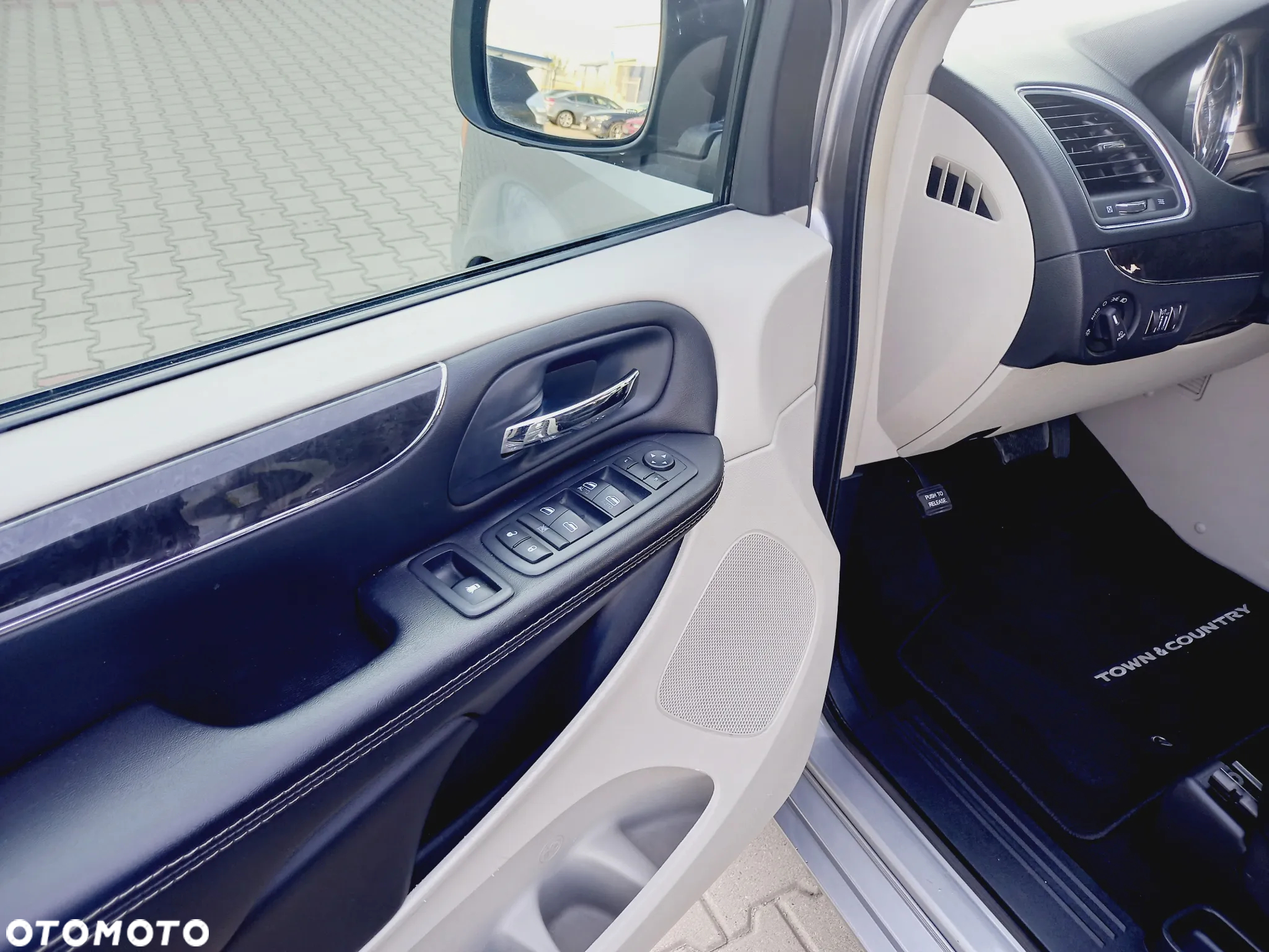 Chrysler Town & Country 3.6 Touring - 21