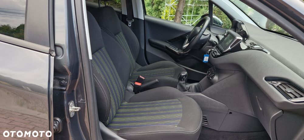 Peugeot 208 - 12