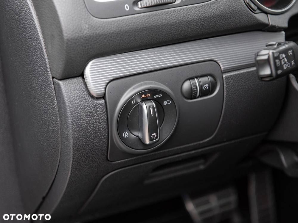 Volkswagen Golf - 23