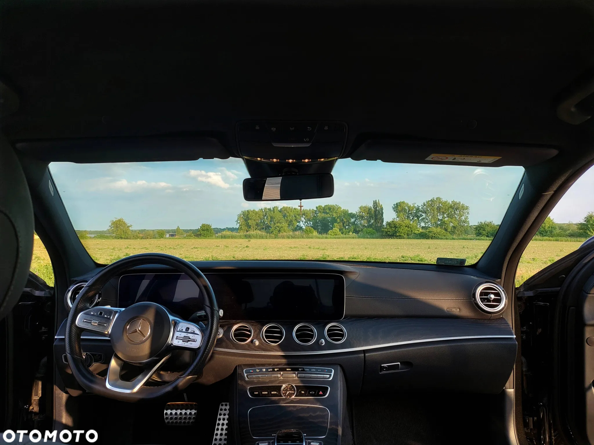 Mercedes-Benz Klasa E 220 d 4-Matic 9G-TRONIC - 29