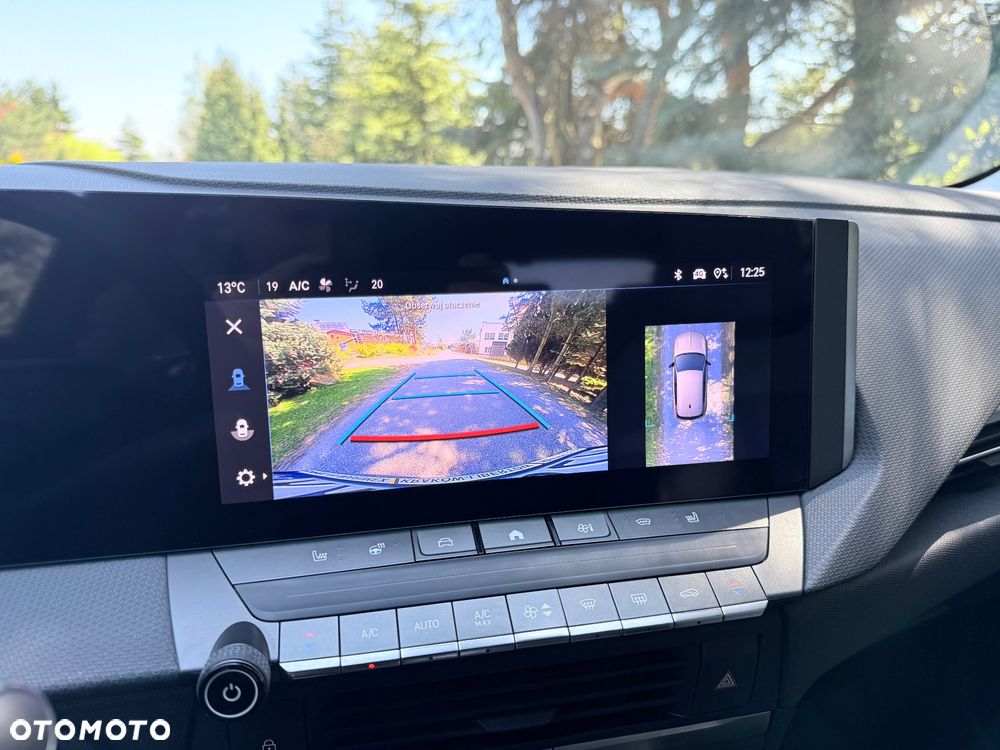 Opel Astra 1.2 T Elegance S&S - 21