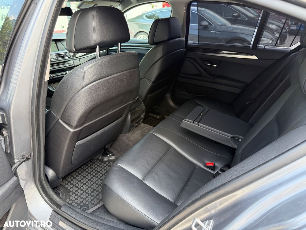 BMW Seria 5 525d xDrive - 23