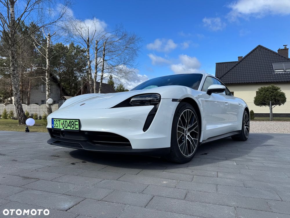 Porsche Taycan 4 - 6