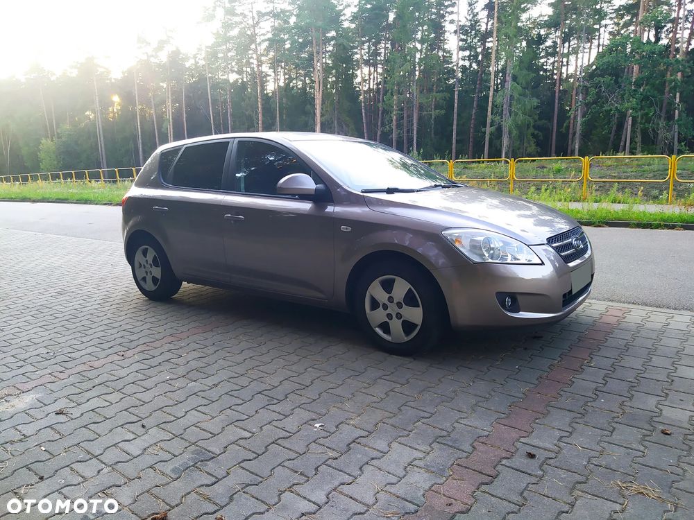 Kia Ceed Cee'd 1.6 Crdi Comfort + - 4