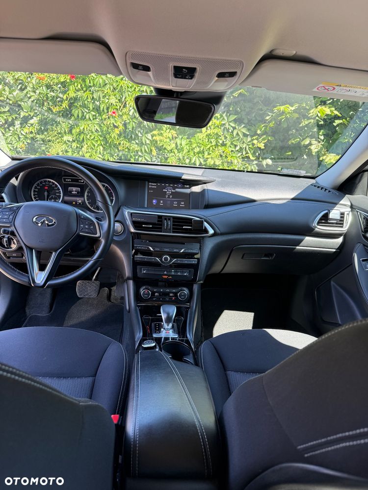 Infiniti Q30 1.6t Premium Tech 7DCT - 26