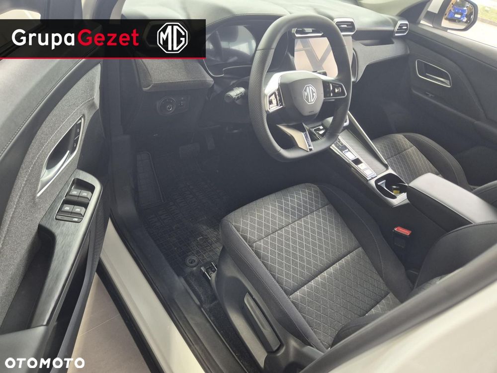 MG ZS - 16