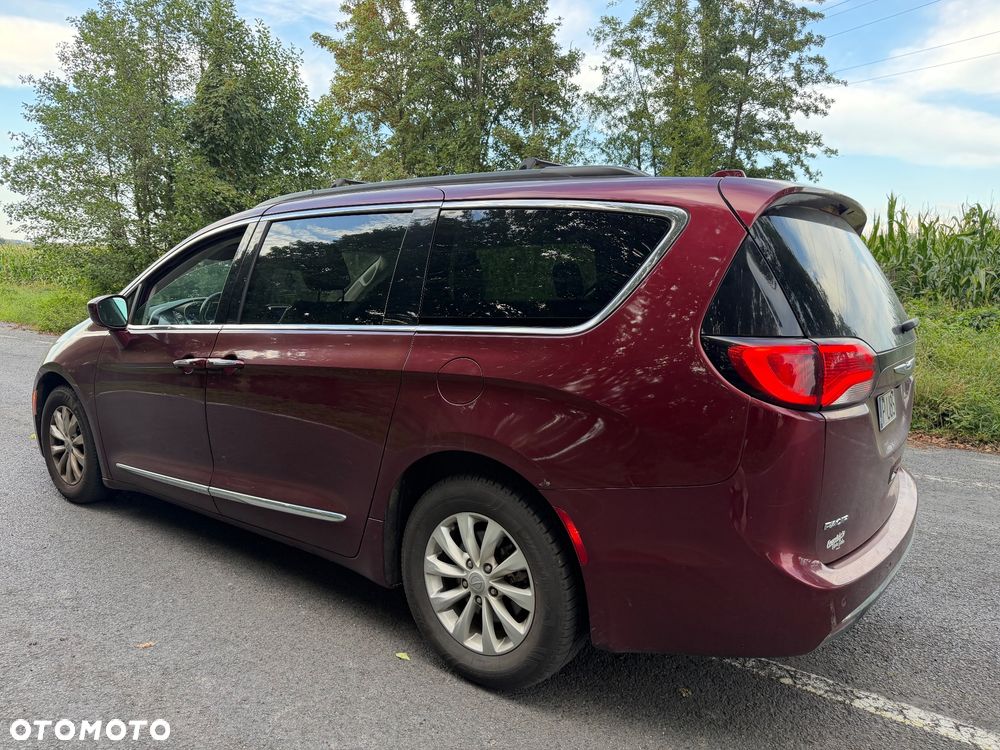 Chrysler Pacifica - 4