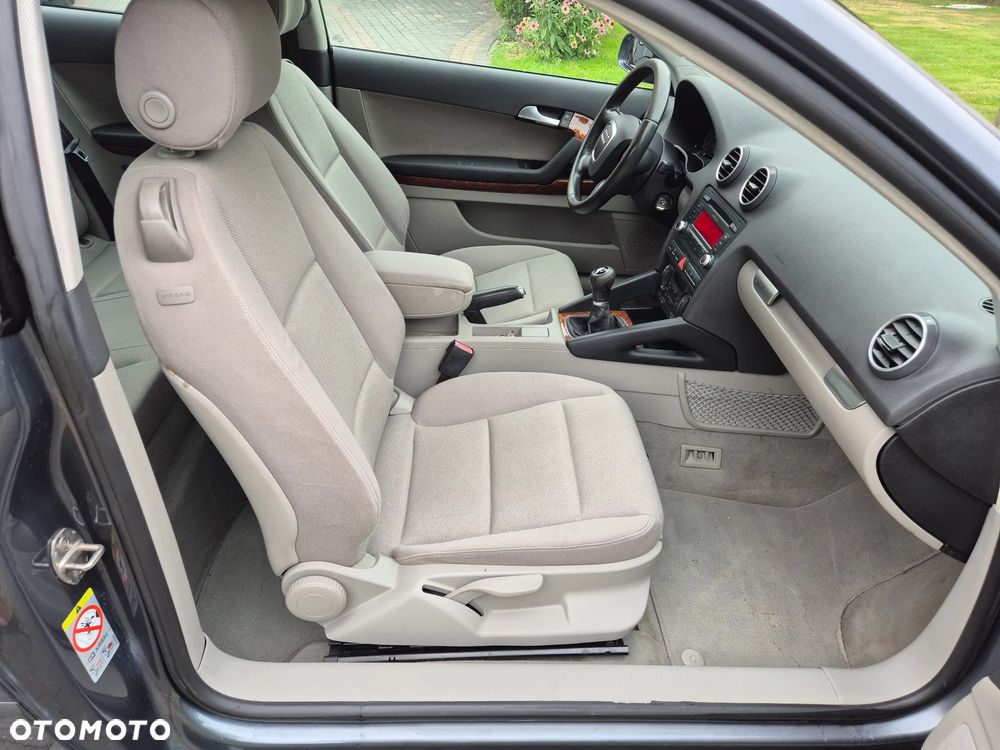 Audi A3 3-drzwiowe 1.6 Attraction - 25