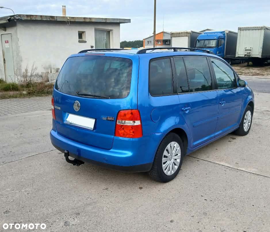 Volkswagen Touran - 4