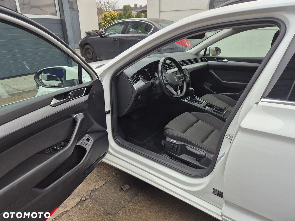 Volkswagen Passat Variant 2.0 TDI SCR DSG Business - 19