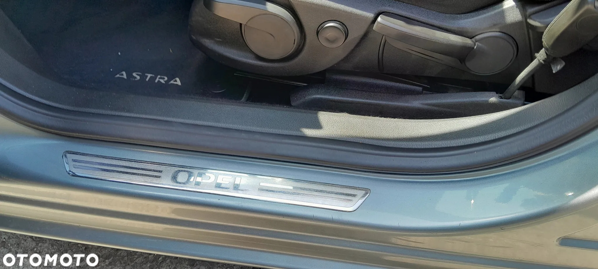 Opel Astra IV 1.4 T Executive EU6 - 16