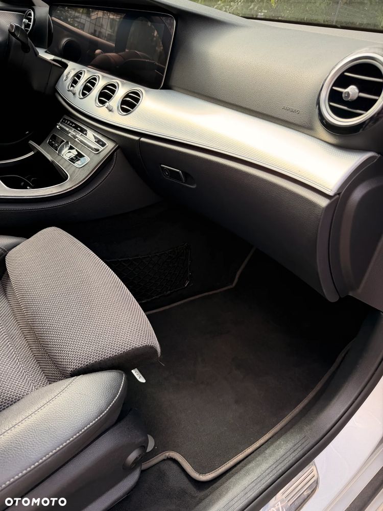 Mercedes-Benz Klasa E 220 d 4-Matic AMG - 22