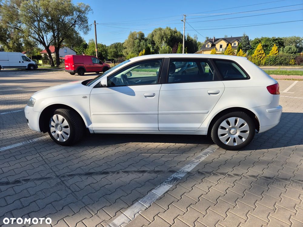 Audi A3 Sportback 1.6 Ambiente - 4