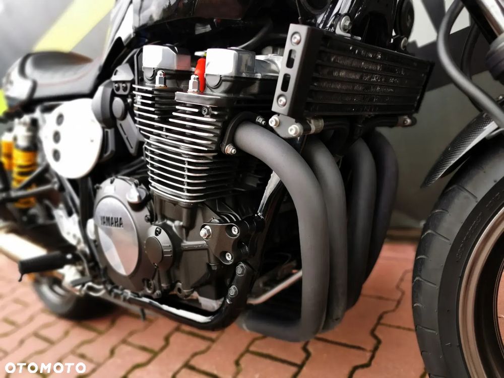 Yamaha XJR - 7