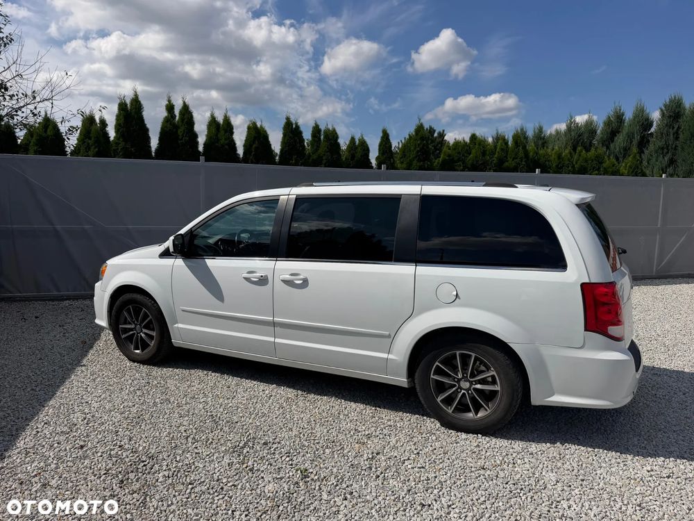 Dodge Caravan - 7