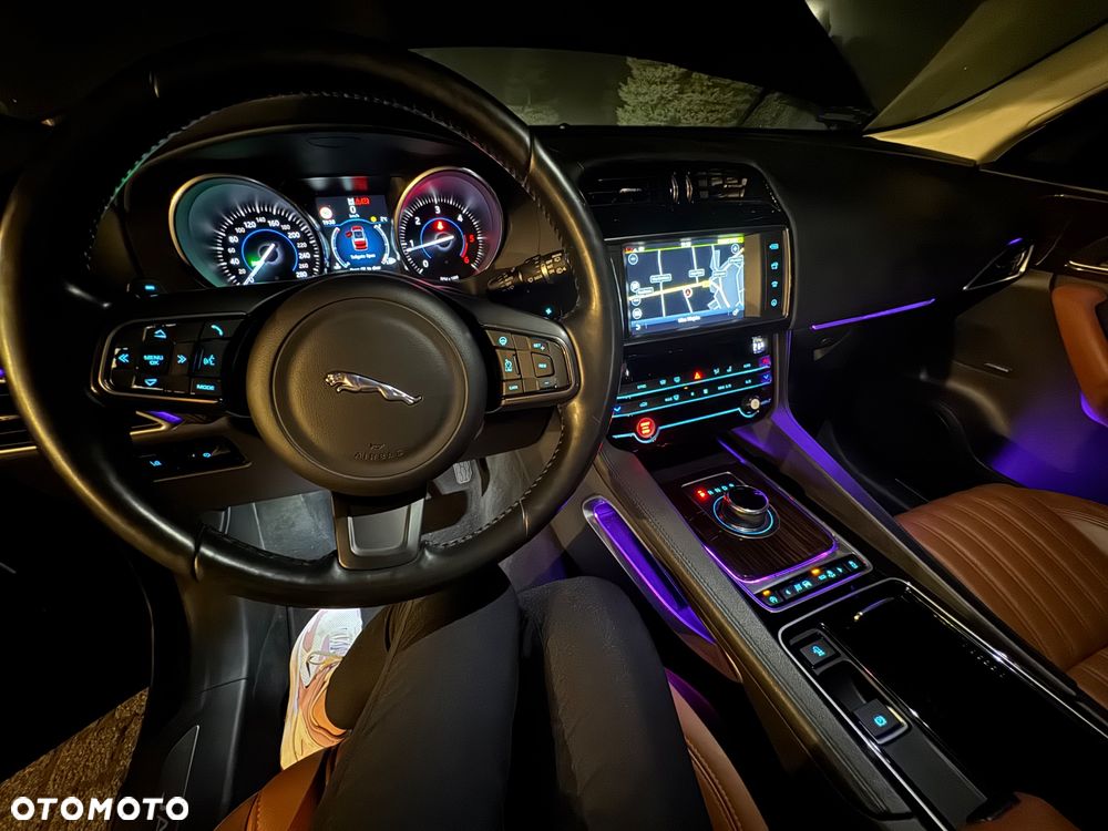 Jaguar F-Pace 2.0 i4D RWD Prestige - 6
