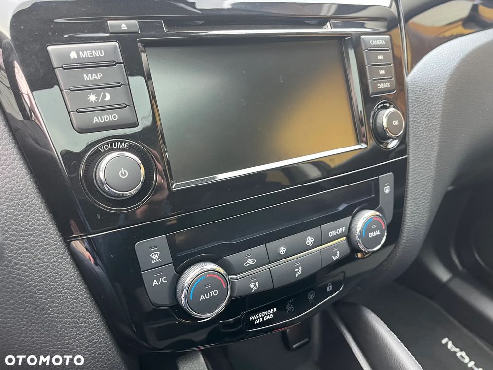 Nissan Qashqai 1.3 DIG-T TEKNA - 17