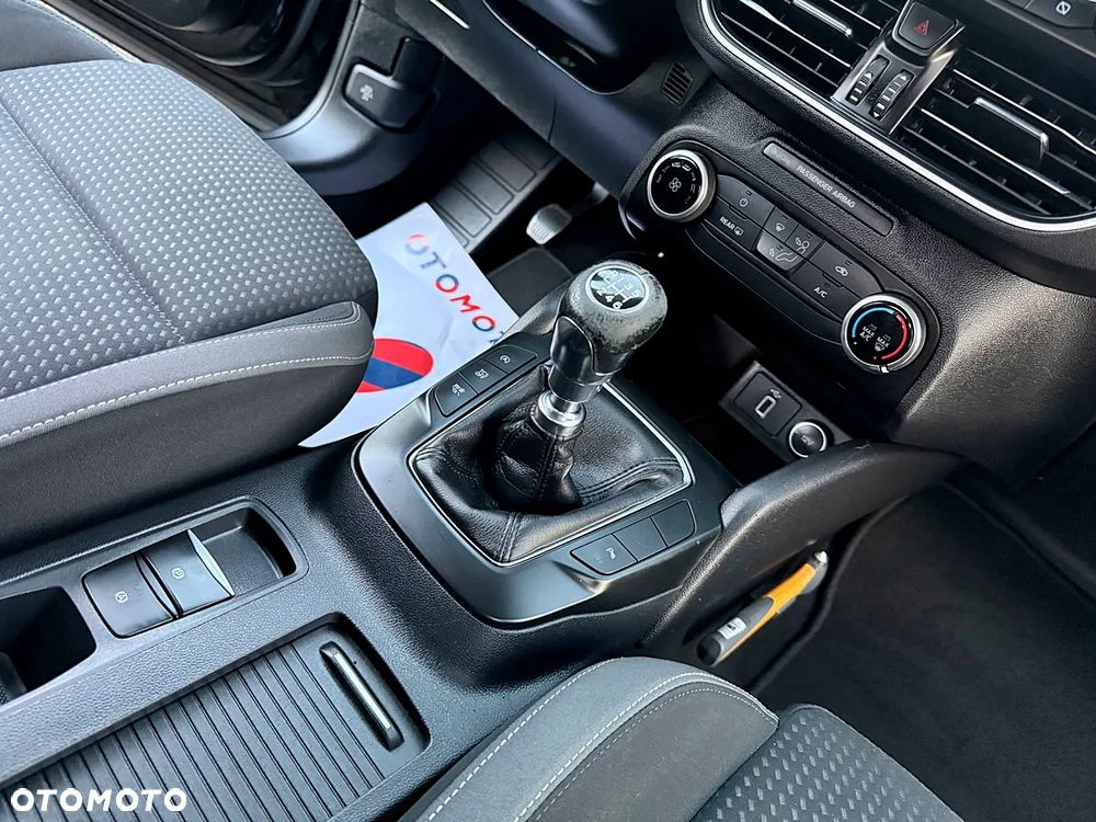 Ford Focus 1.5 EcoBlue STart-Stopp-System TITANIUM - 19