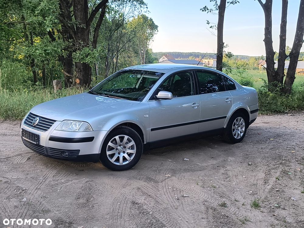 Volkswagen Passat - 1