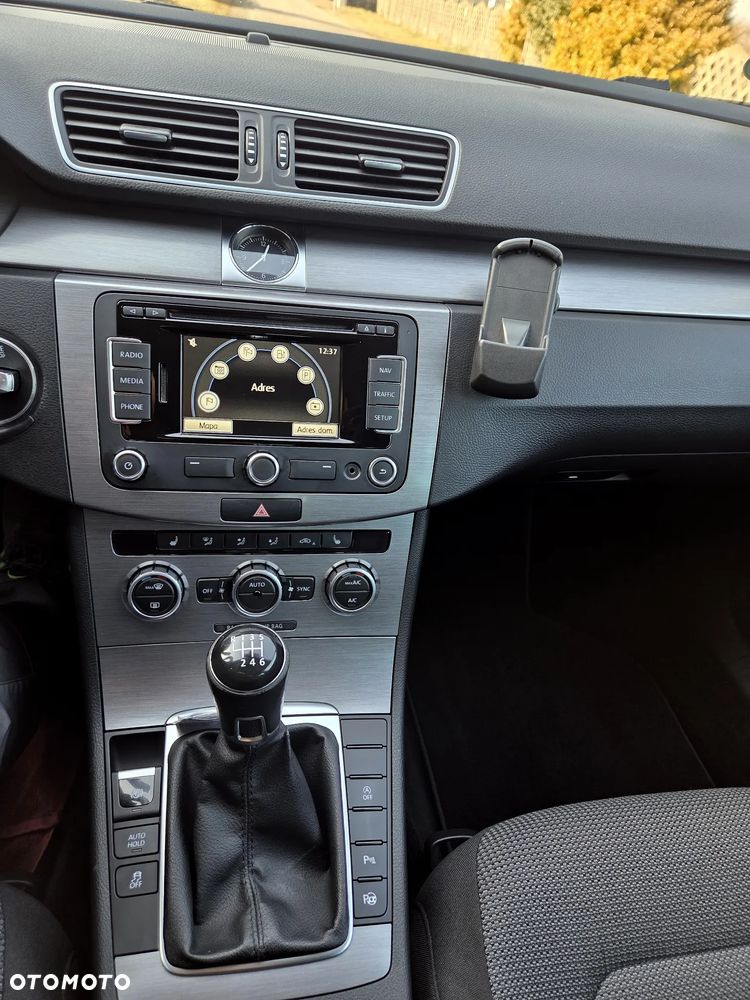 Volkswagen Passat - 10