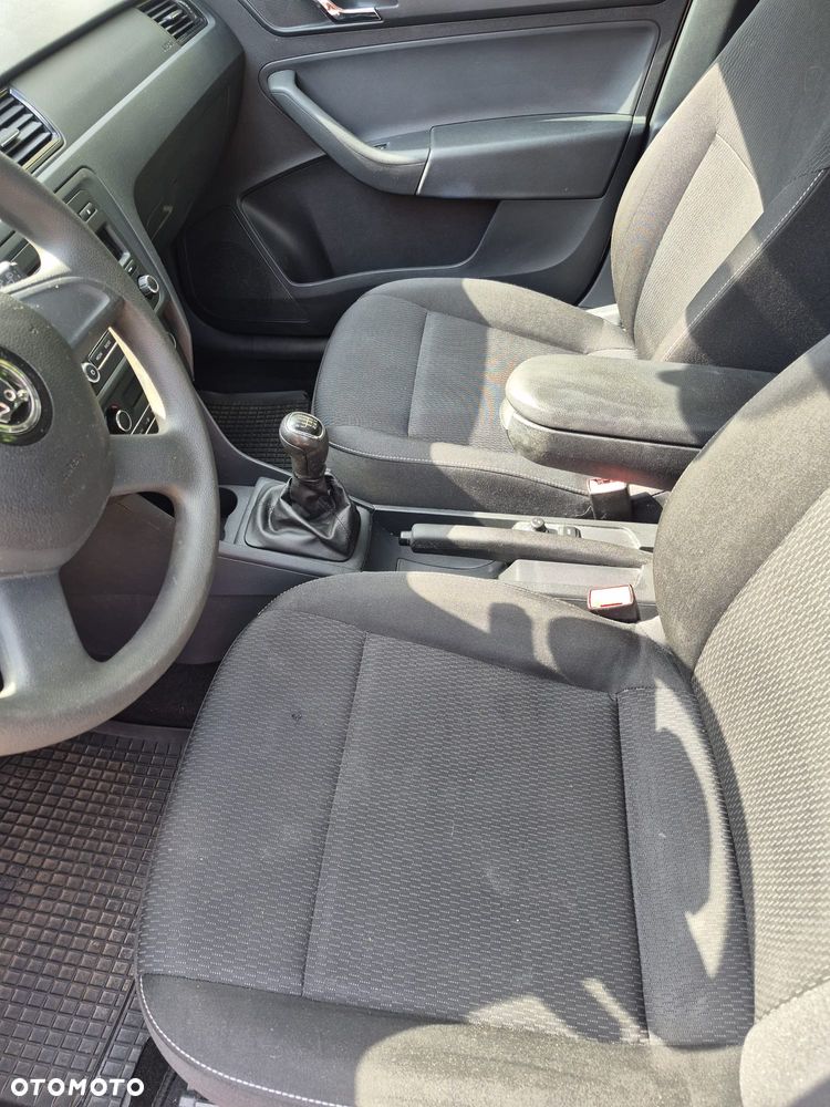 Skoda RAPID 1.2 TSI Ambition - 9
