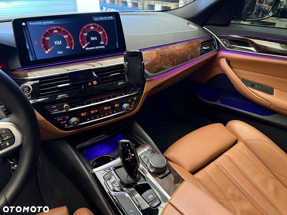BMW Seria 5 540i GPF xDrive Sport Line sport - 9