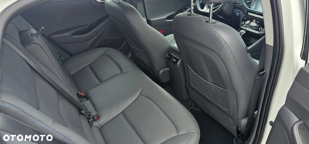 Hyundai IONIQ - 10