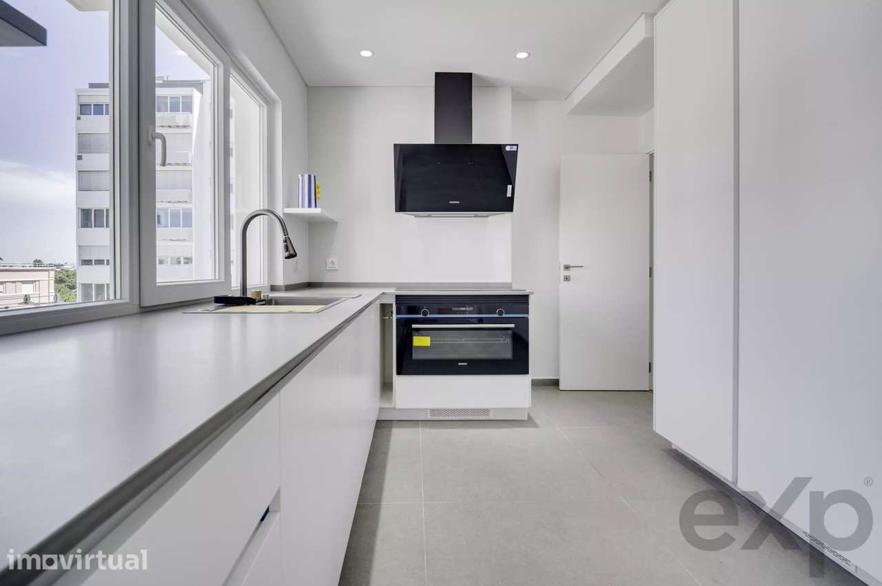 A estrear Penthouse T4+1  220 m2, 2 estacionamentos e 3 varandas - Grande imagem: 3/51