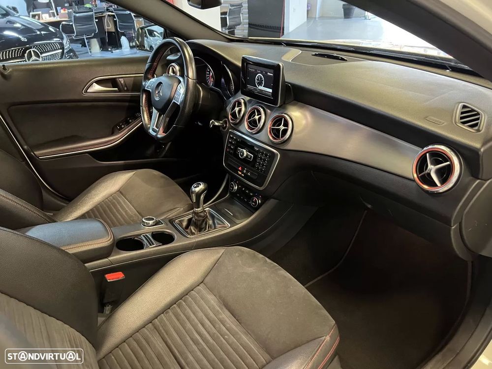 Mercedes-Benz GLA 200 d AMG Line - 12