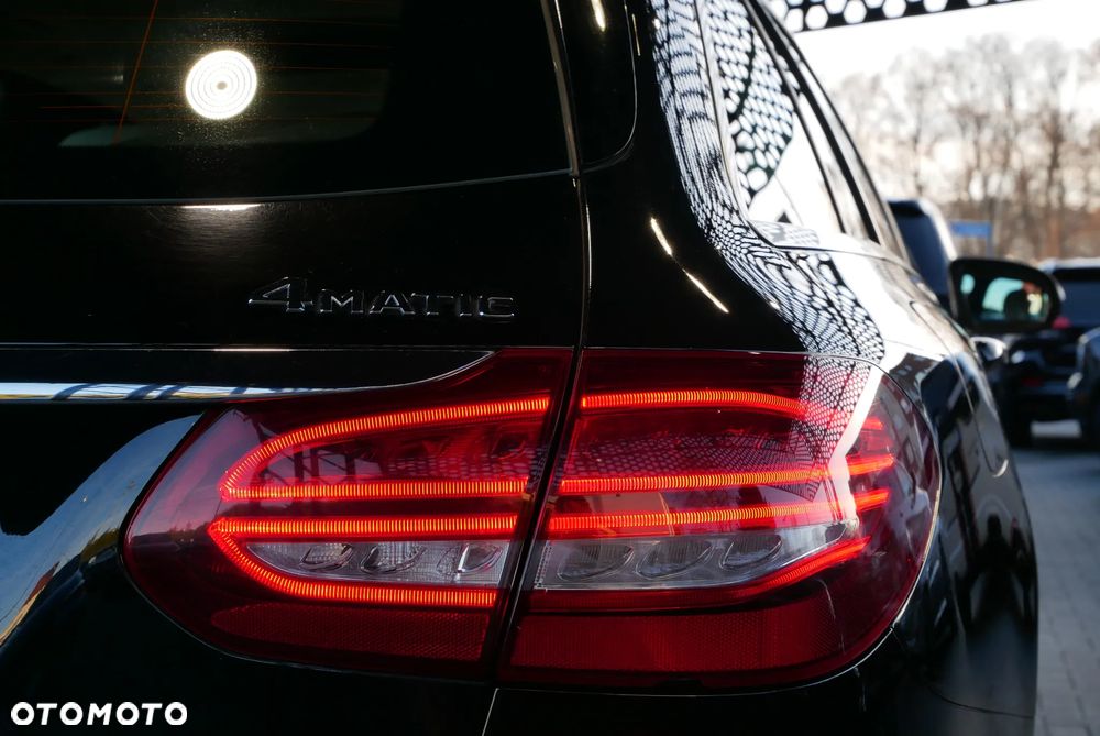 Mercedes-Benz Klasa C 200 4-Matic 9G-TRONIC - 35