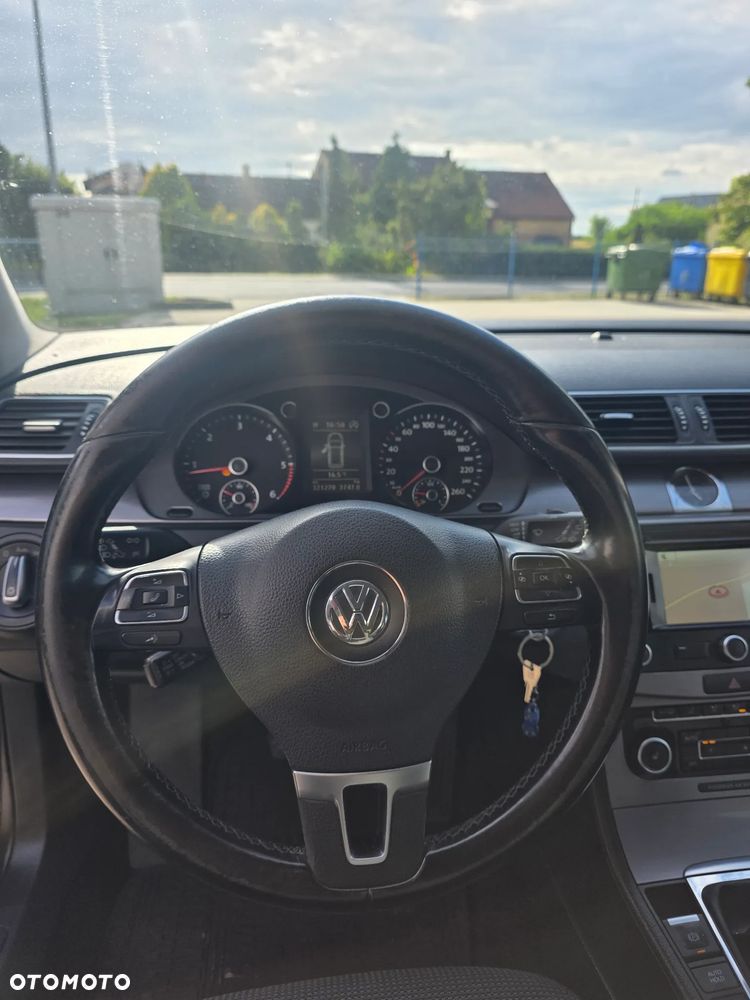 Volkswagen Passat 1.6 TDI Comfortline - 24