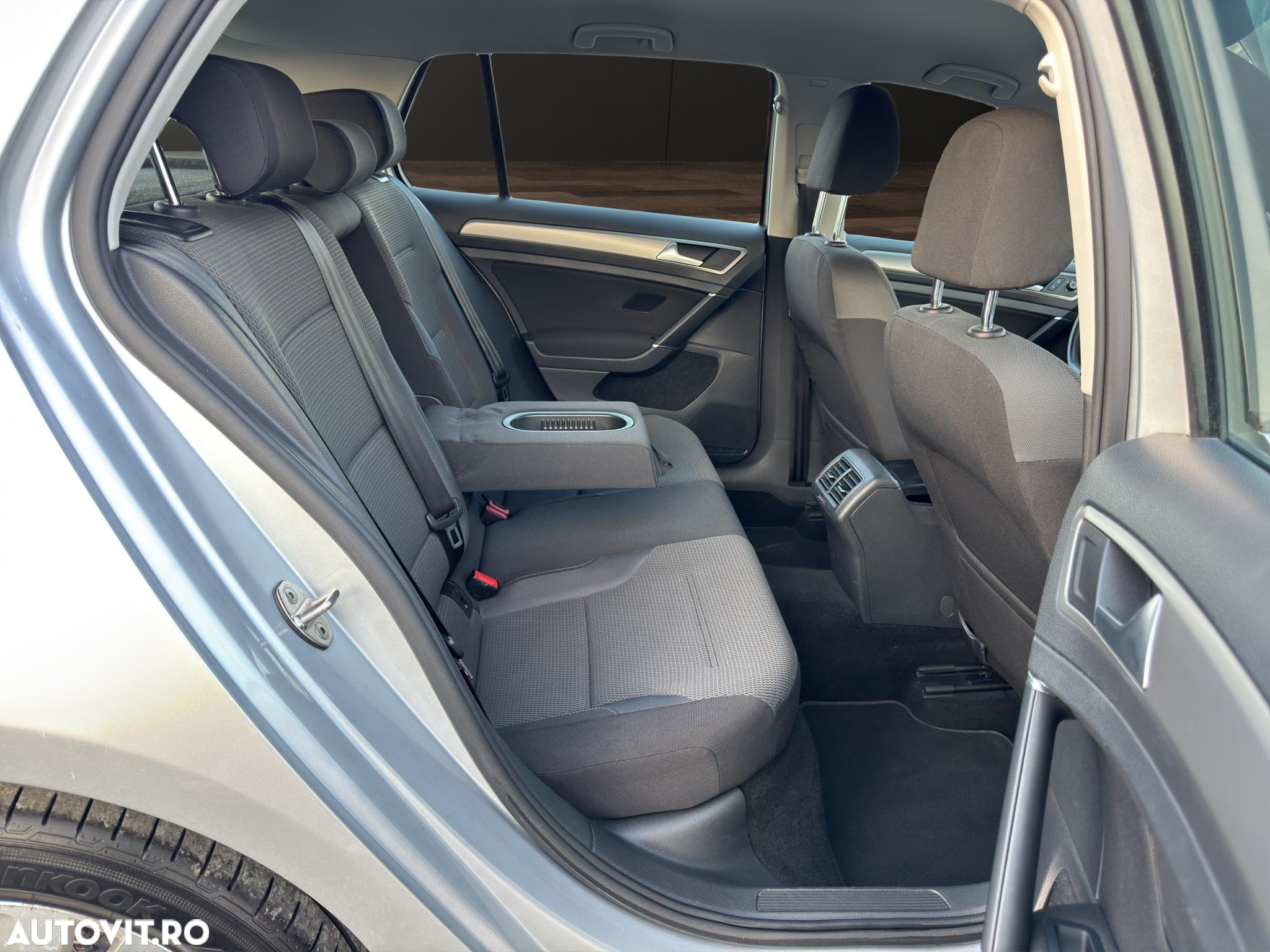 Volkswagen Golf 1.0 TSI BlueMotion DSG Comfortline - 12