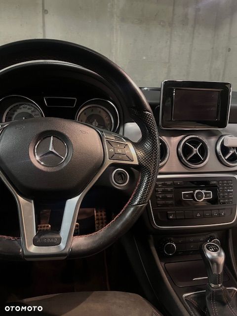 Mercedes-Benz CLA 200 AMG Line - 27