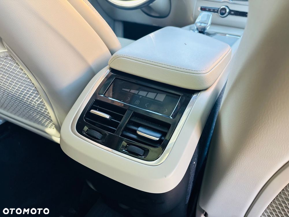 Volvo XC 60 B6 B AWD Ultimate Bright - 12