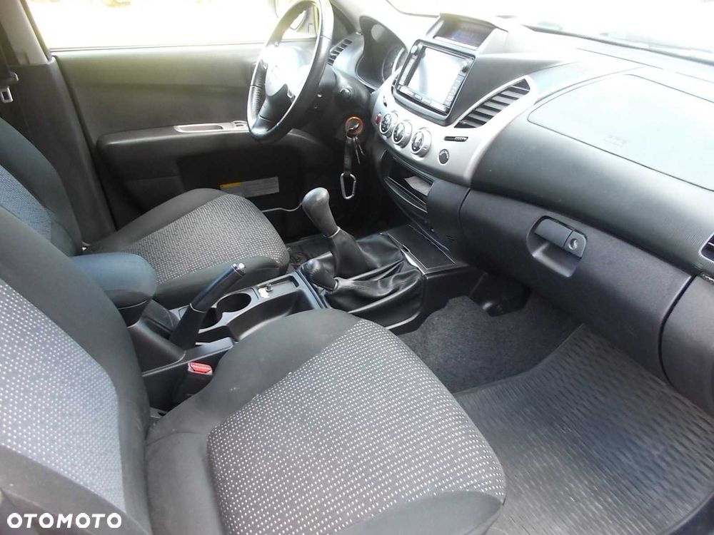 Mitsubishi L200 - 12