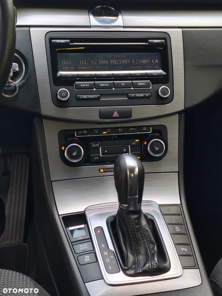 Volkswagen Passat - 25