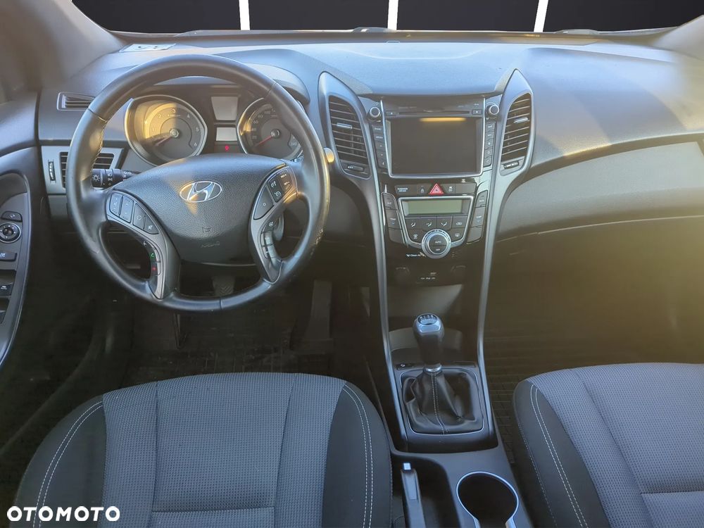 Hyundai i30 1.6 D Premiere Style - 13