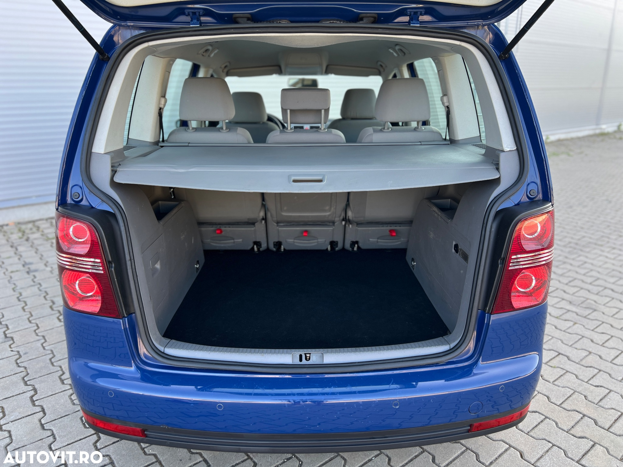 Volkswagen Touran 1.9 TDI DPF Blue Motion Trendline - 12
