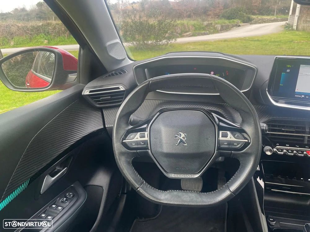 Peugeot e-208 Allure - 27