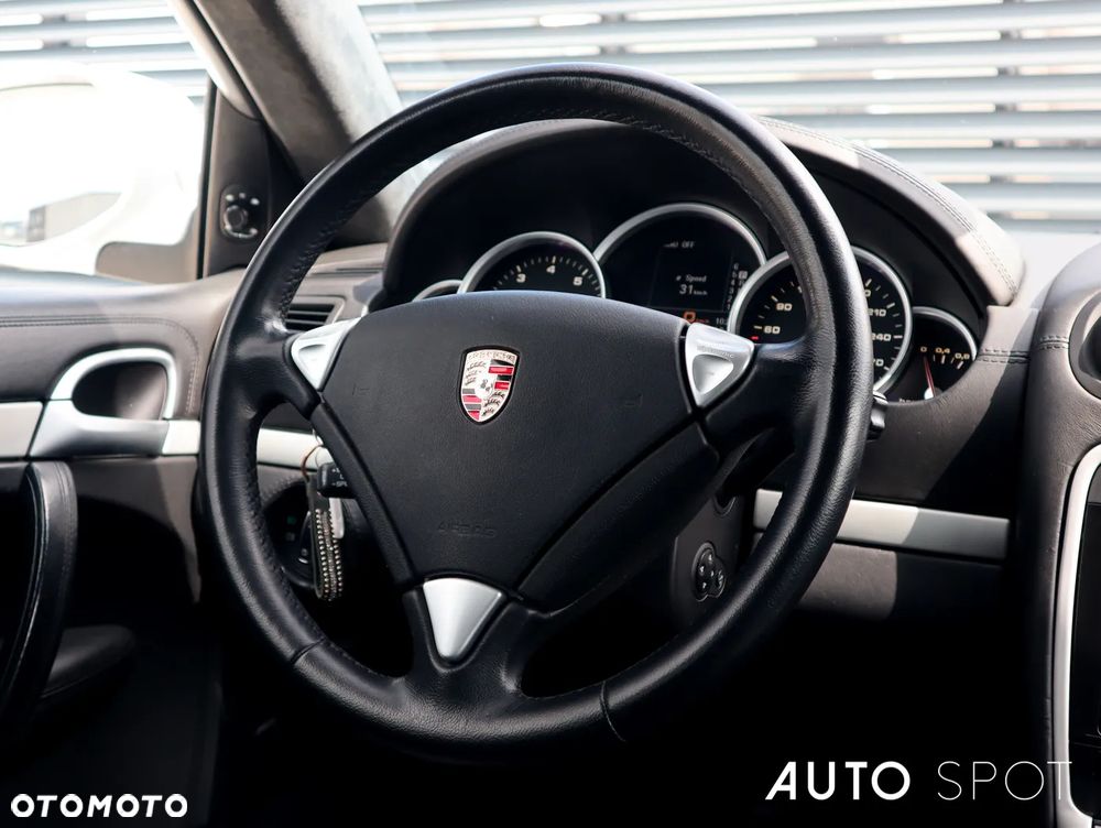 Porsche Cayenne - 20
