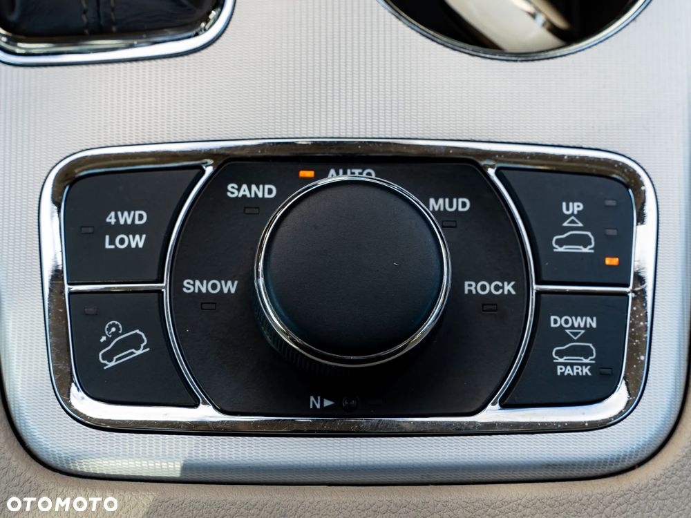 Jeep Grand Cherokee 5.7 V8 HEMI 4WD Automatik Summit - 23