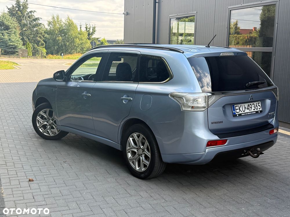 Mitsubishi Outlander 2.0 4WD Top - 16