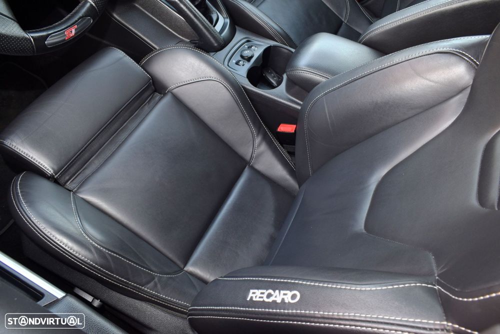 Ford Focus SW 2.0 EcoBoost ST - 33