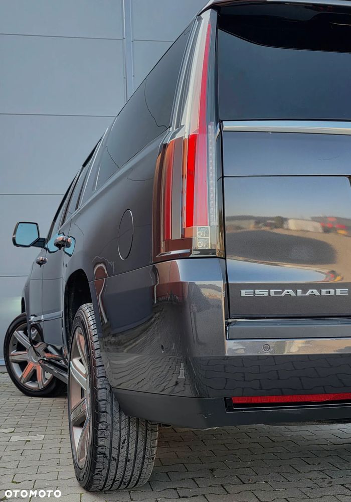 Cadillac Escalade ESV 6.2 V8 AWD AT Premium - 35